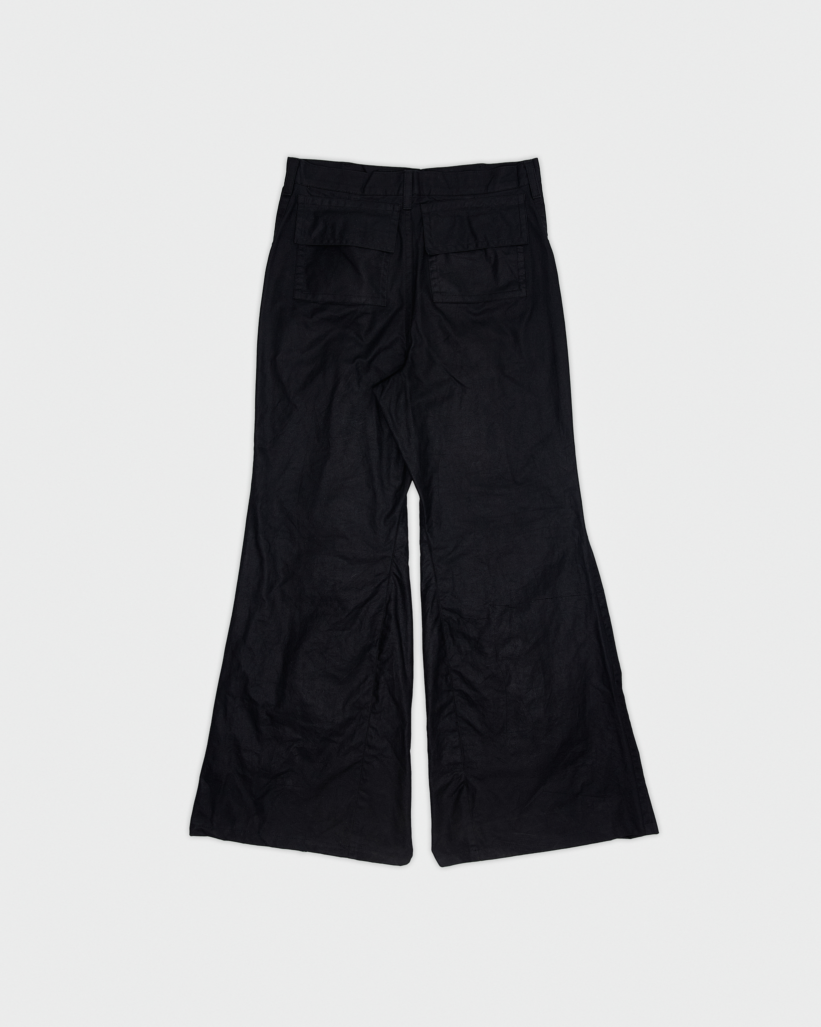 - Slim fit with bootcut leg<br />- Front feature an elogated zipper that reveals a croco 3-D leather panel