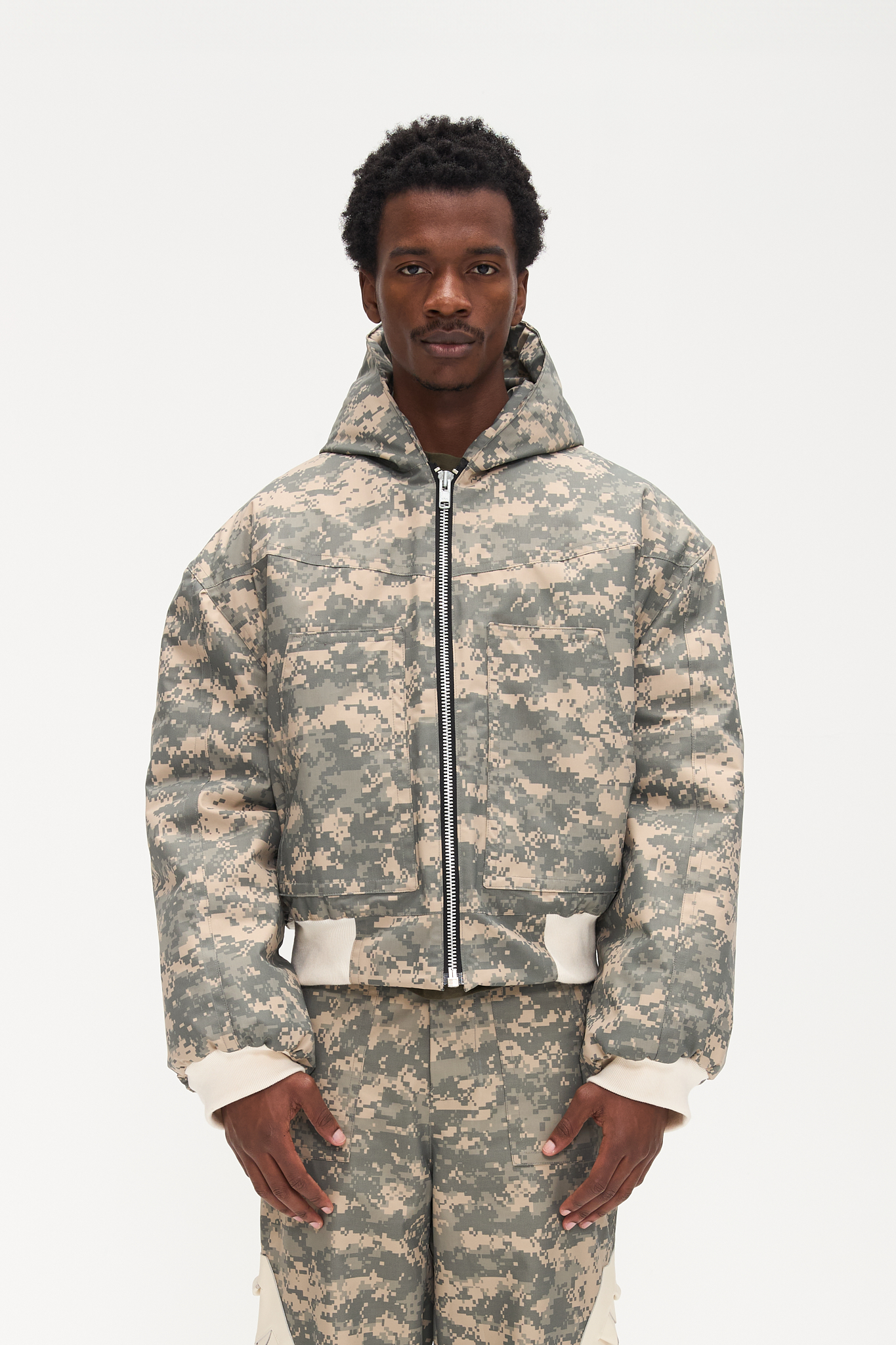 - Oversize fit<br />- Croptop bomber jacket <br />- Digital camoflage GORETEX fabric     