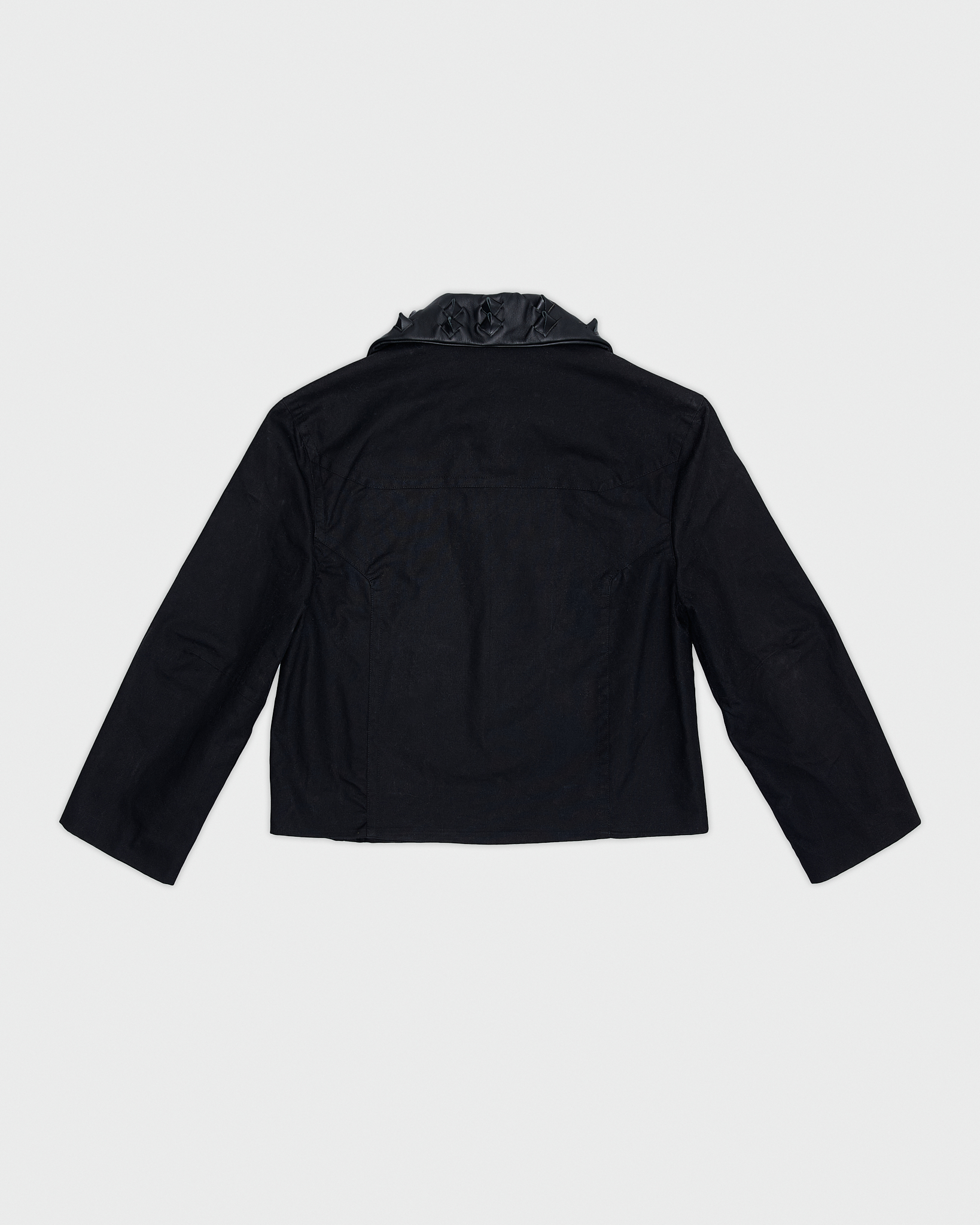 - Canvas Workwear jacket<br />- Straight fit<br />- Leather collar detailed with inlaid croco spikes