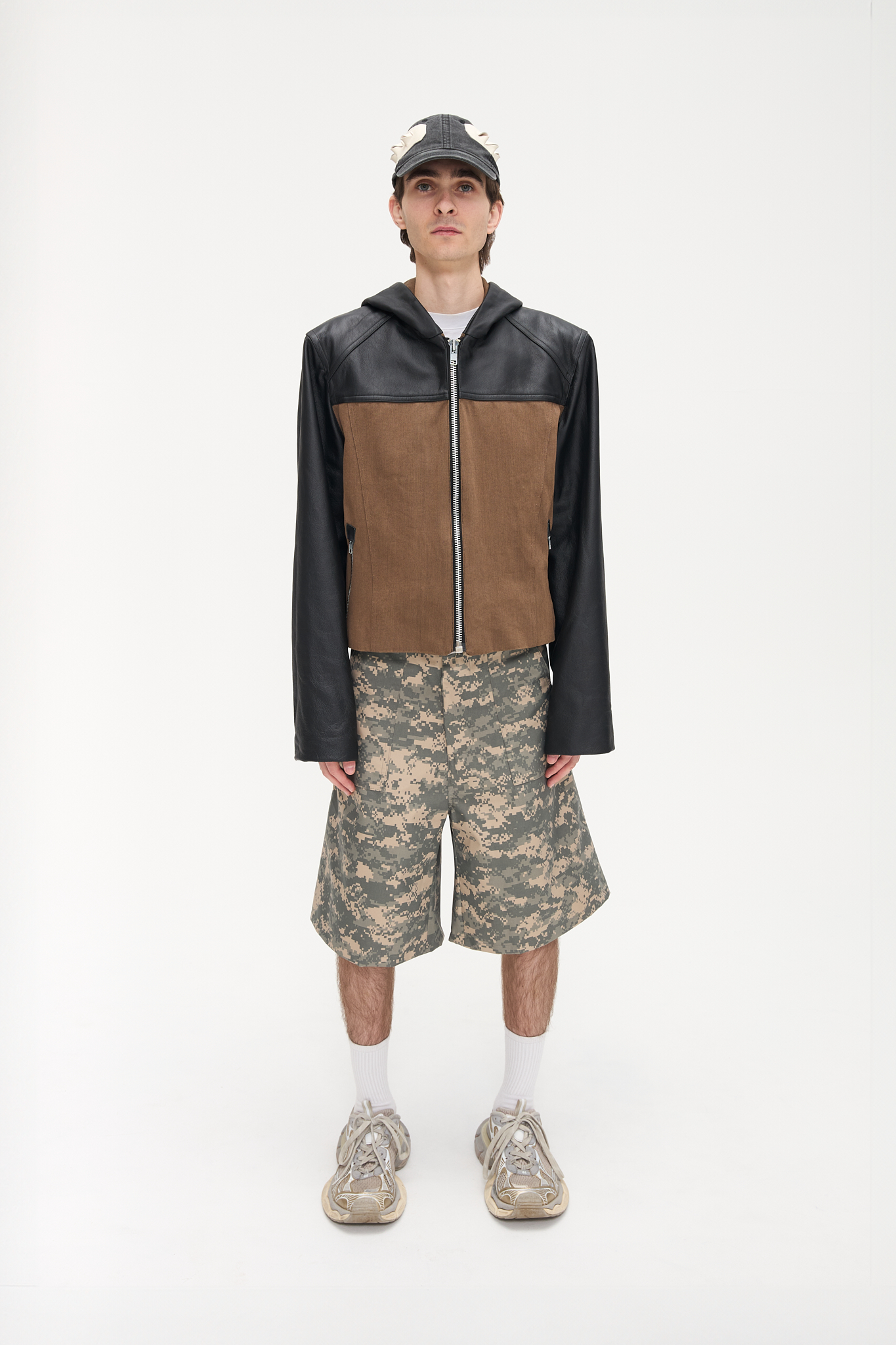 - Oversize fit <br />- Leather hodded jacket<br />- Deadstock brown denim