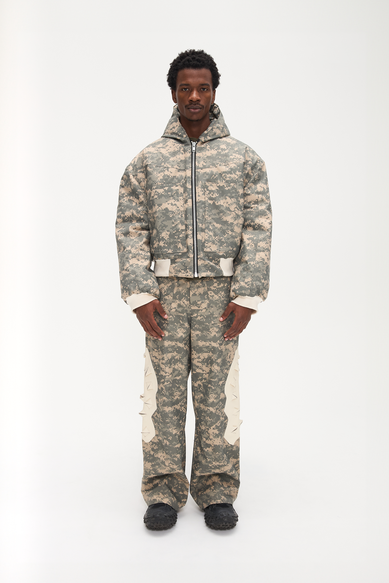 - Oversize fit<br />- Croptop bomber jacket <br />- Digital camoflage GORETEX fabric     