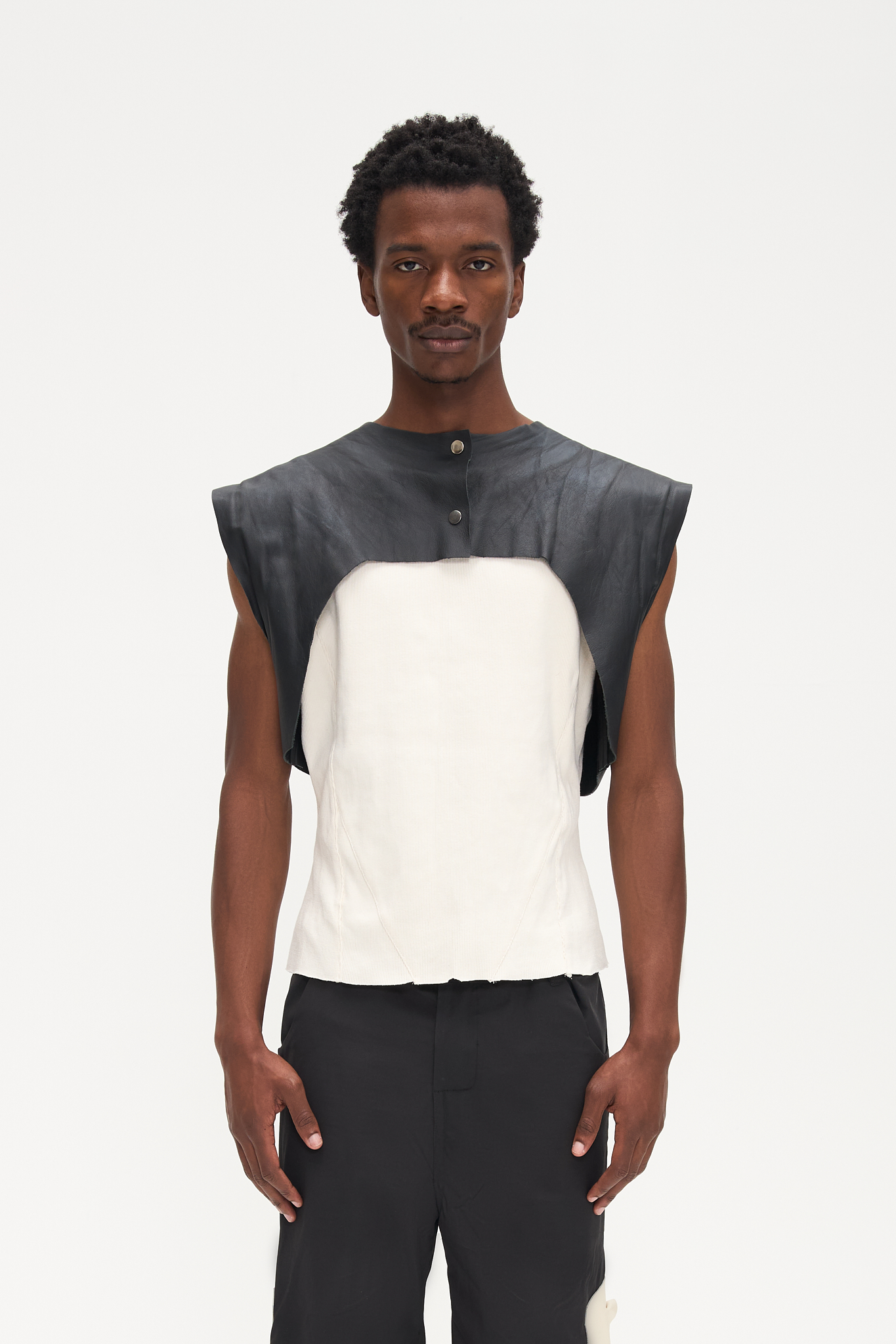 - Croptop vest<br />- White croco 3-D leather patches