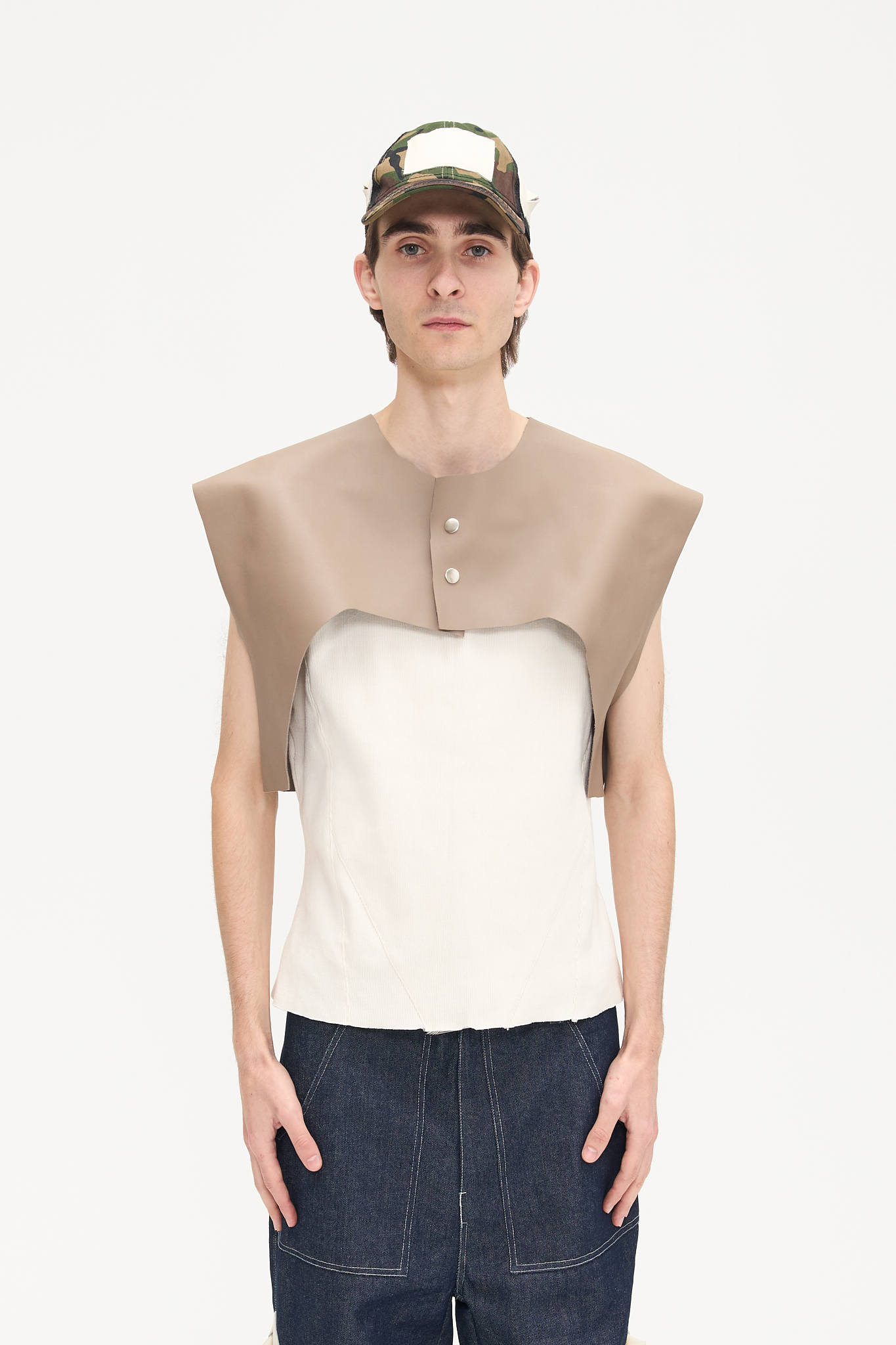 - Croptop vest<br />- White croco 3-D leather patches<br />