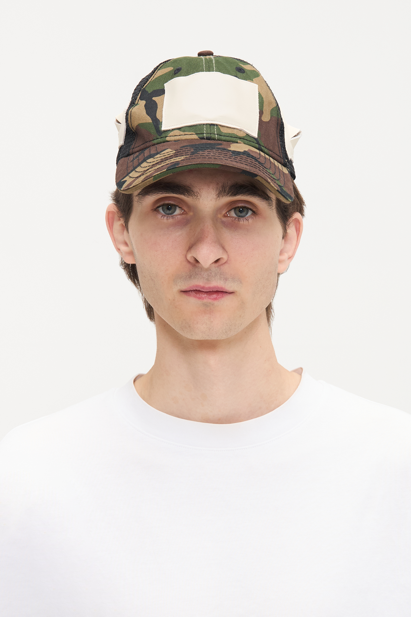 - Adjustable cap<br />- Dark camoflage print<br />- White croco 3-D leather patches<br />