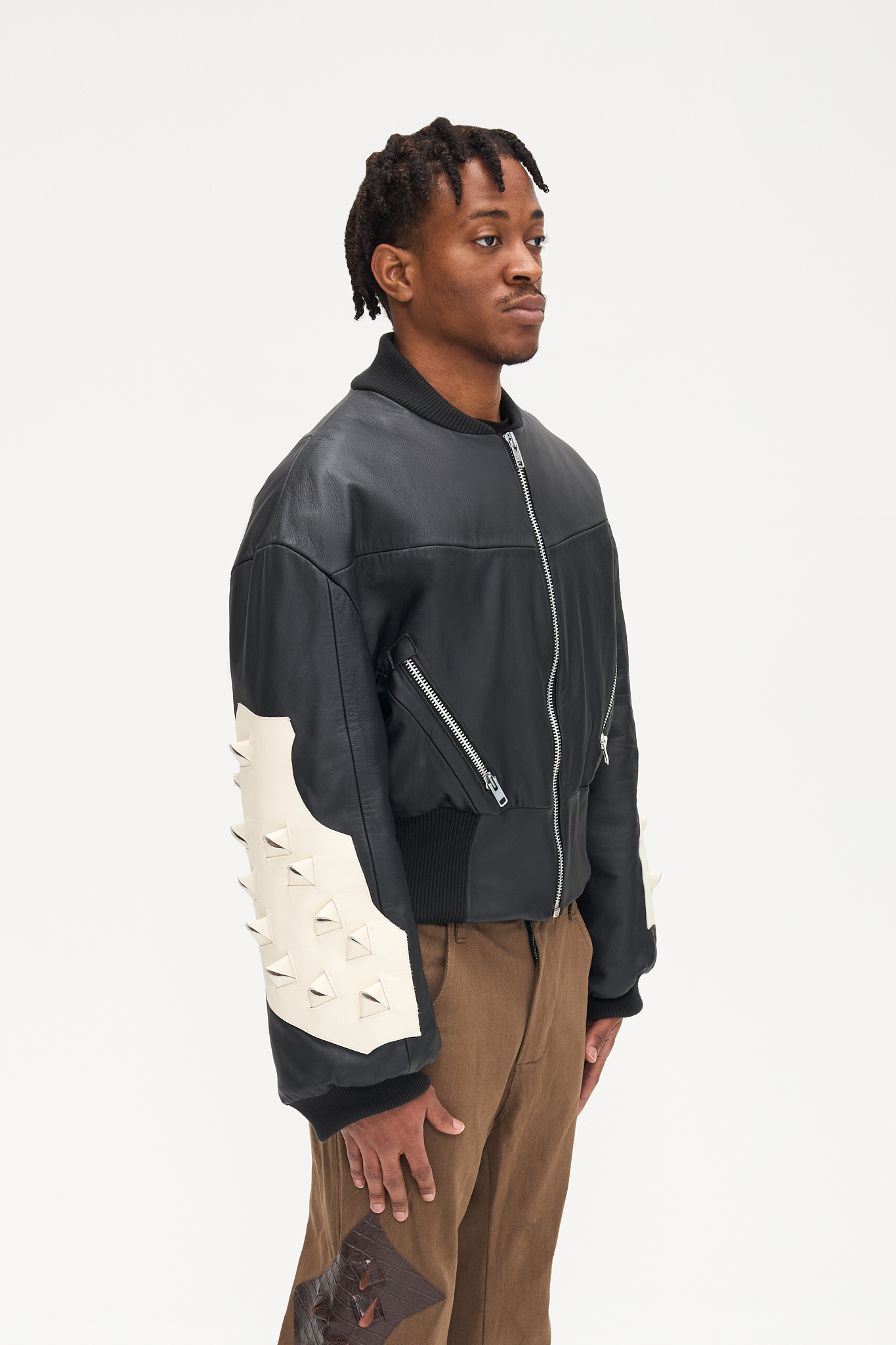 - Oversized fit<br />- Croptop bomber<br />- White 3-D croco natural leather patches